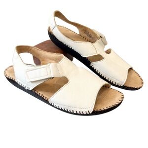 Naturalizer Woman's White Scout Flat Leather Comfort Sandals. NWOB Size 7